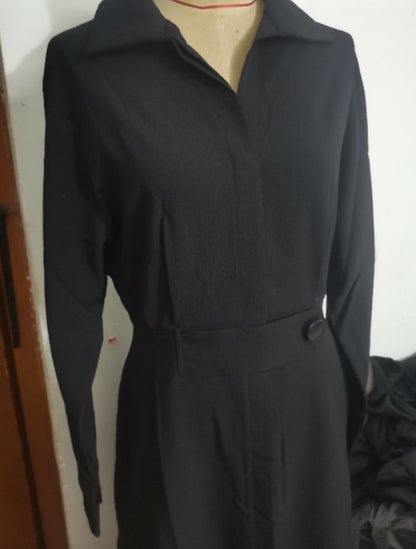 Robe Slim V-Neck Wynne : Élégante Déclaration Bleu Ciel