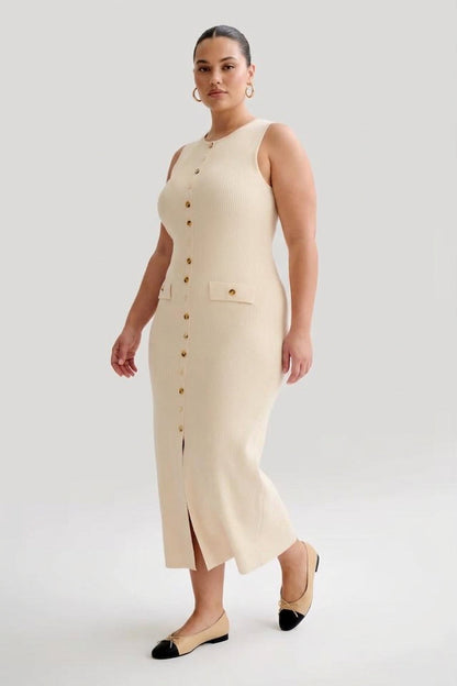 Quinn – Robe maxi en tricot ajustée sans manches avec boutons